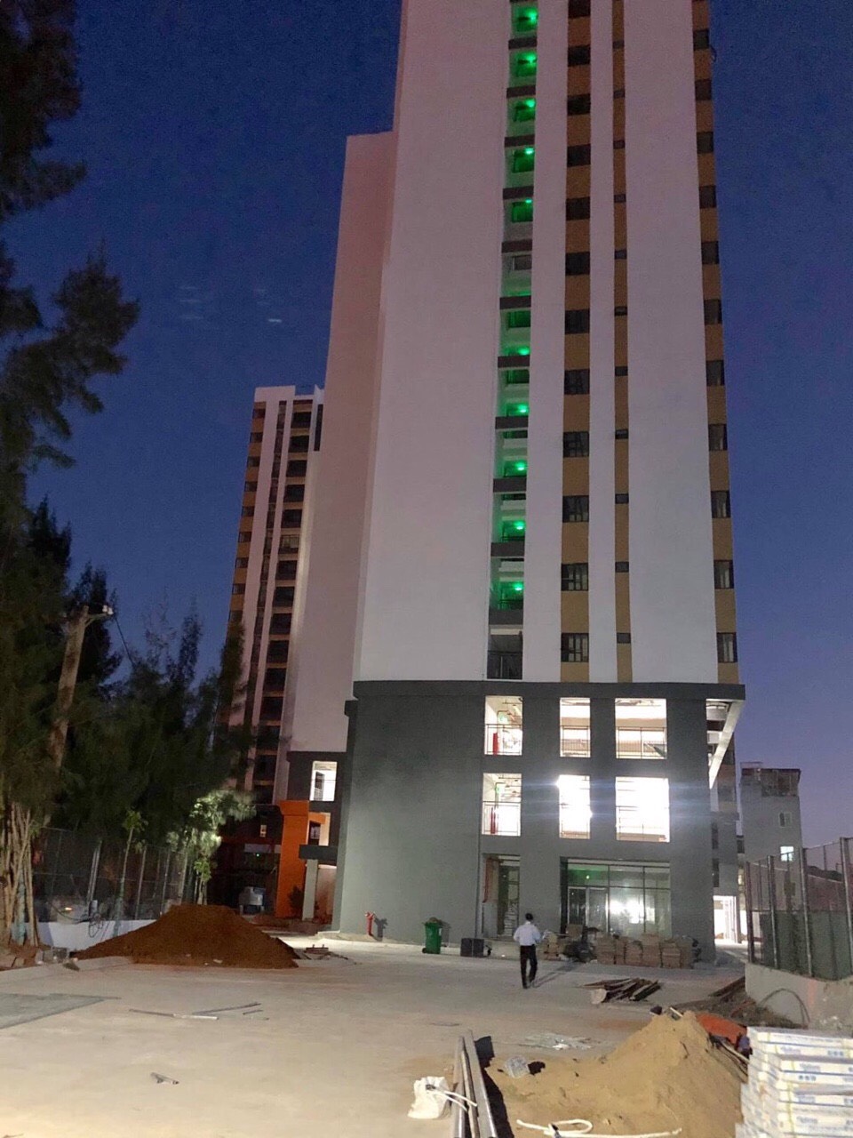 Bán căn hộ Thủ Thiêm Garden quận 9, 53m2 2pn tầng 11, view hồ bơi, hỗ trợ sang tên. LH: 0935.183.689 2041090 3