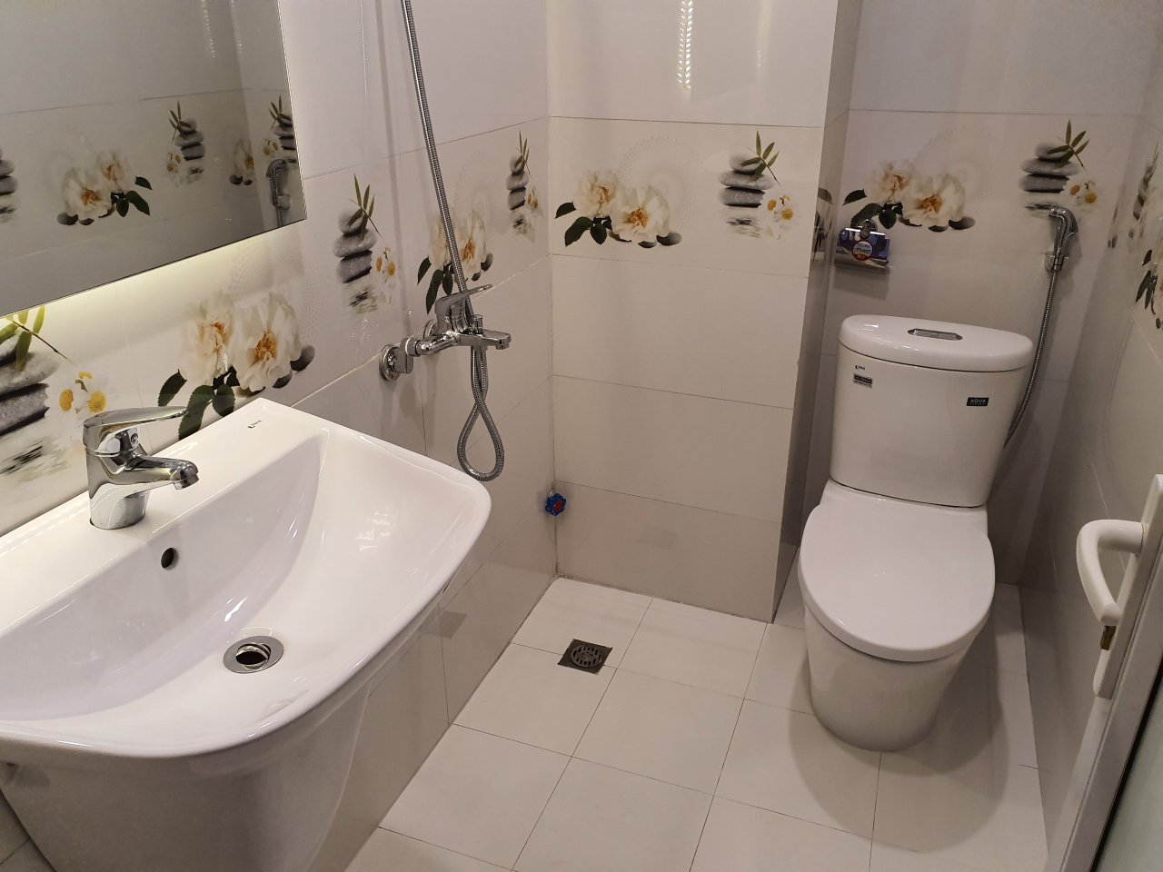 Bán căn hộ B2 Hàm Nghi, Phù hợp gia đình đa thế hệ; DT 107m2, 4PN + 2WC, ban công TB; Giá 2,5 tỷ 2091310 2