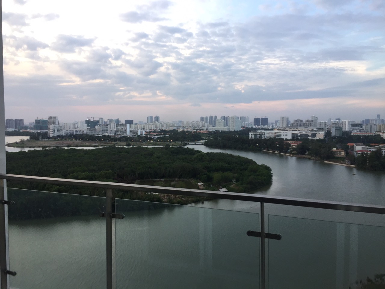 Bán gấp căn hộ cao cấp Riverside Residence, pmh, q.7 2140405 1