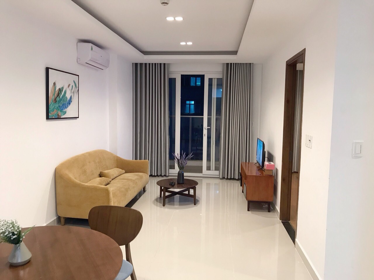 Bán căn hô chung cư Sky Center Phổ Quang 2153667 2