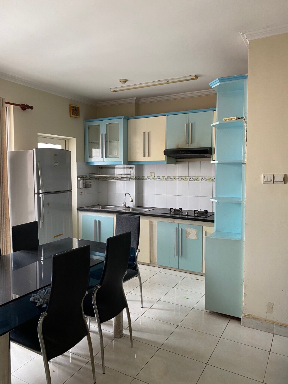 Cần cho thuê căn hộ Central Garden Quận 1. Diện tích 85m2, 2pn ,2wc đầy đủ nội thất.
 2154617 2