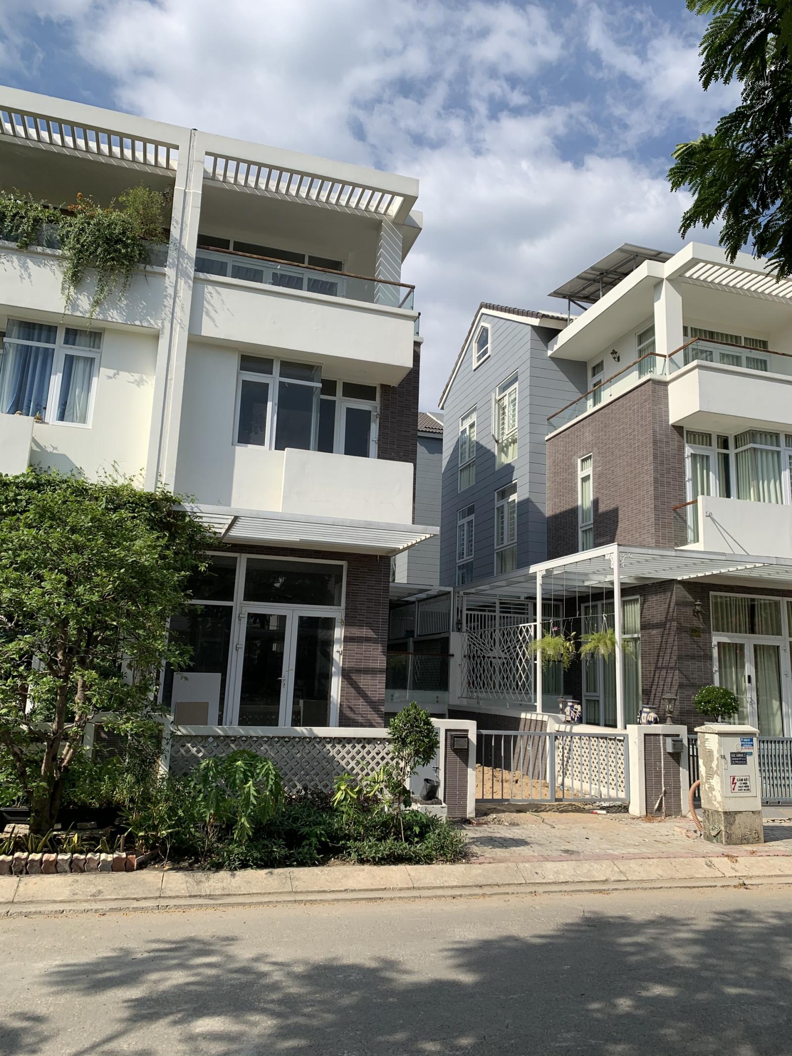 Bán nhà phố Jamona Golden Silk, đường Bùi Văn Ba, Q7, DT: 104m2, giá chỉ 9 tỷ 9, LH: 0343190632 Tài 2157628 2