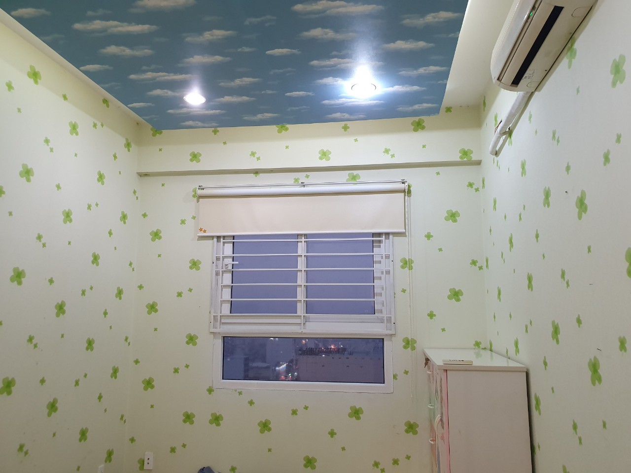 Bán nhanh căn hộ Âu Cơ view nhìn ra Đầm Sen, 74m2, 2pn, sổ hồng, giá 2 tỷ 420. Liên hệ chị Mỹ: 0384015896 2268950 2