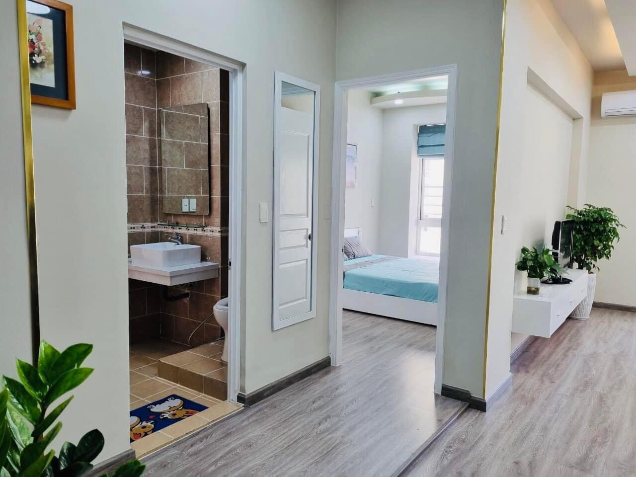 Bán căn hộ sky Garden 2, Phú Mỹ Hưng, Quận 7, dt 71m2 , 2PN, nội thất đẹp , giá :2.7 tỷ .LH: 0906611859 Thư 2331783 5