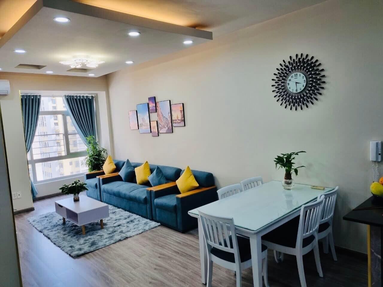 Bán căn hộ sky Garden 2, Phú Mỹ Hưng, Quận 7, dt 71m2 , 2PN, nội thất đẹp , giá :2.7 tỷ .LH: 0906611859 Thư 2331783 6