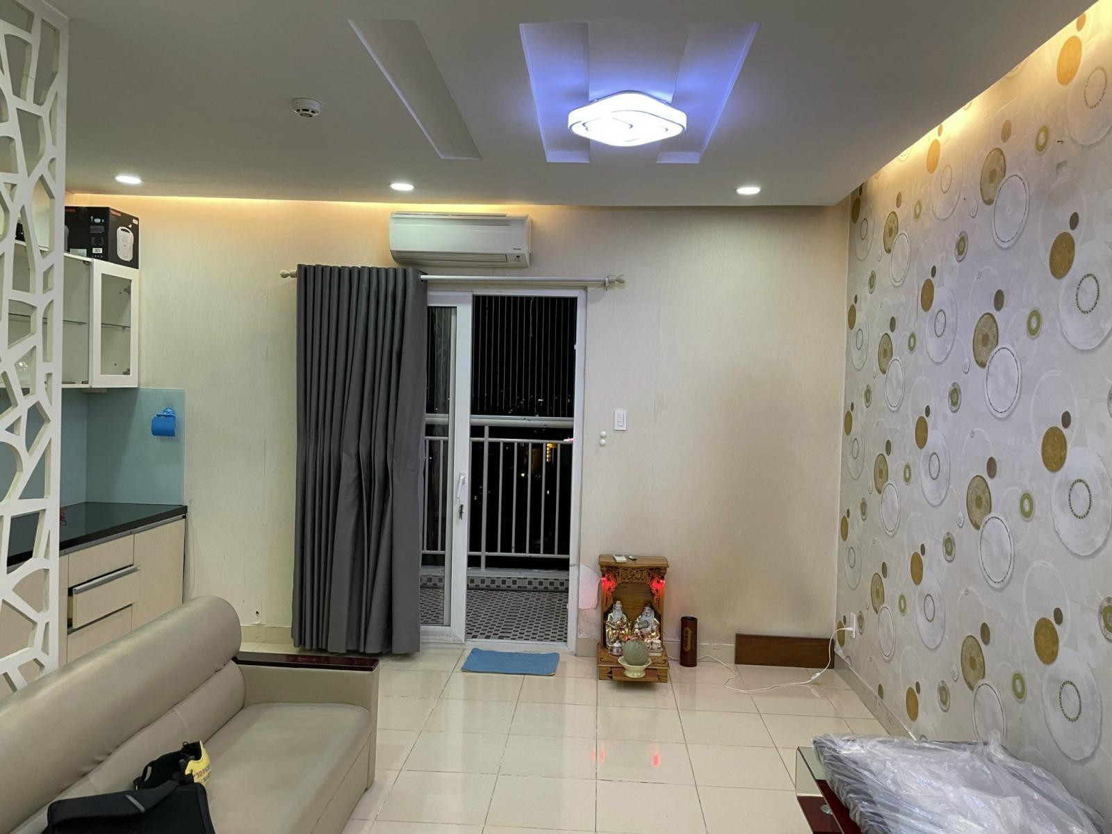 Gia đình cần bán căn hộ 8X Đầm Sen sắp ra sổ, dt 45m2, 1pn, giá 1 tỉ 380tr. Liên hệ: 0384015896 2340054 2