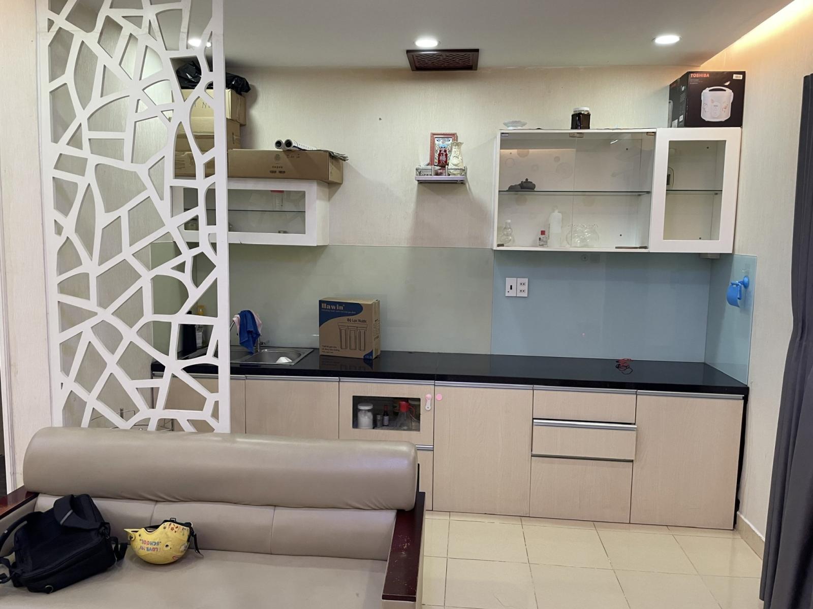 Gia đình cần bán căn hộ 8X Đầm Sen sắp ra sổ, dt 45m2, 1pn, giá 1 tỉ 380tr. Liên hệ: 0384015896 2340054 3