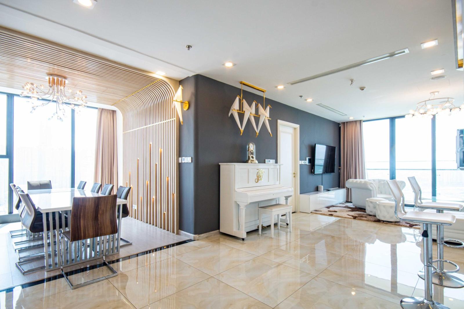 Bán nhanh Siêu Phẩm Vinhomes Ba son A4 căn góc 161m2 4pn 3wc Full NT giá 45 tỷ, sổ, Lh: 0983568730 gặp Tín  2357661 2