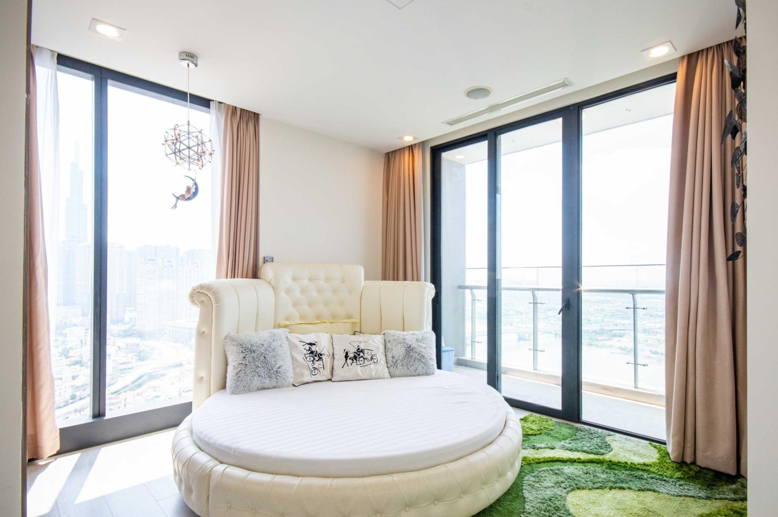 Bán nhanh Siêu Phẩm Vinhomes Ba son A4 căn góc 161m2 4pn 3wc Full NT giá 45 tỷ, sổ, Lh: 0983568730 gặp Tín  2357661 5