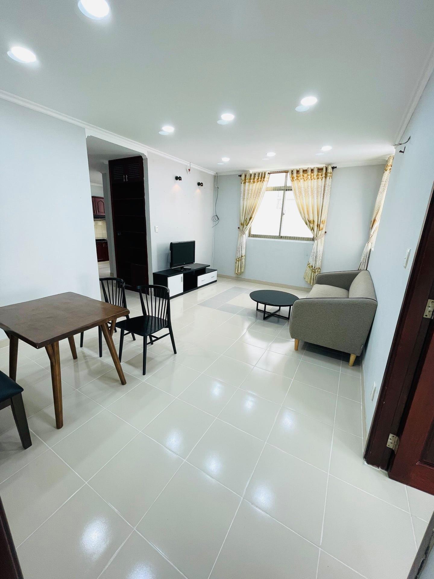 Bán căn hộ Screc Tower 2 Phòng Ngủ tặng toàn bộ nội thất } Sổ Hồng sang tên trong ngày Tel 0942811343 Tony đi xem 2410403 2