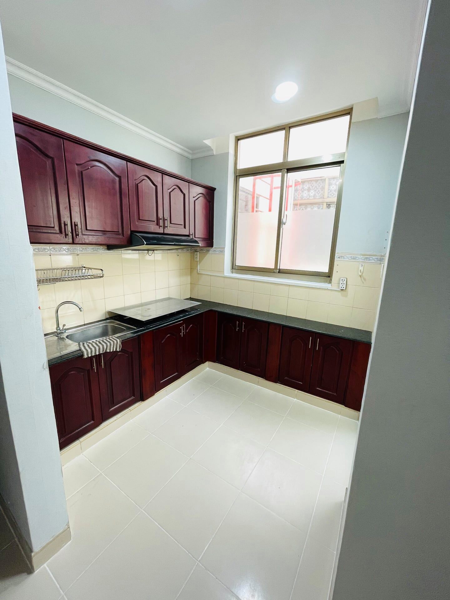 Bán căn hộ Screc Tower 2 Phòng Ngủ tặng toàn bộ nội thất } Sổ Hồng sang tên trong ngày Tel 0942811343 Tony đi xem 2410403 6