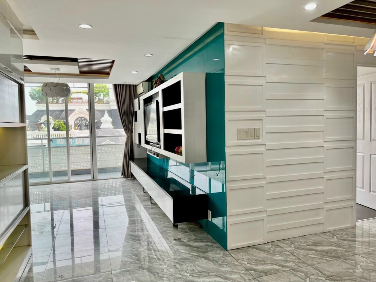 Bán CH  Grand View D, Phú Mỹ Hưng , Quận 7, dt :150m2 . ban công rộng , giá :8,1 tỷ .LH:0906611859 2410601 1