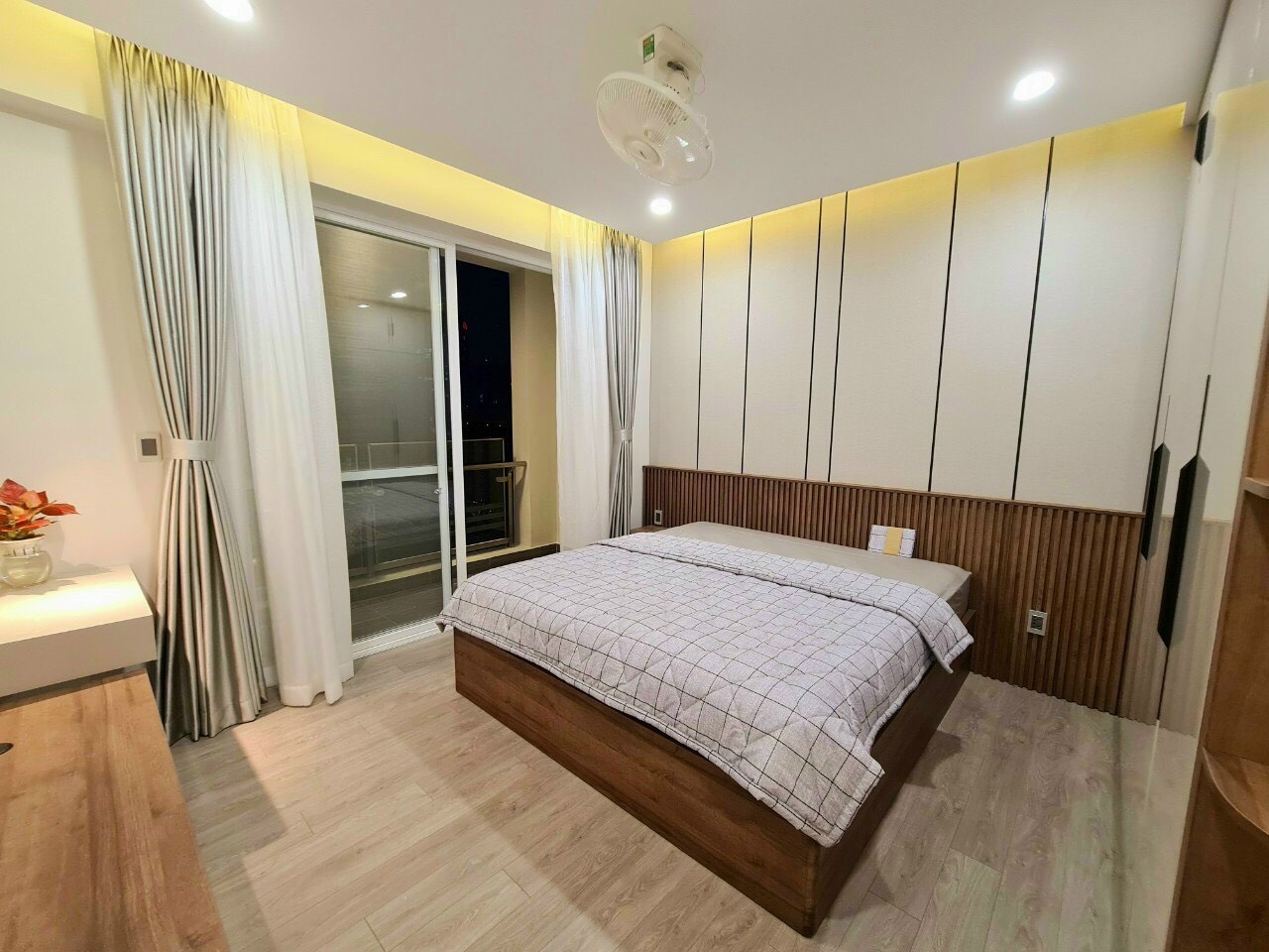 Bán nhanh CHCC Riverpark Residence, DT 134m2, 3 Phòng ngủ, 2 Toilet, đầy đủ nội thất, giá 9ty5 2411726 2