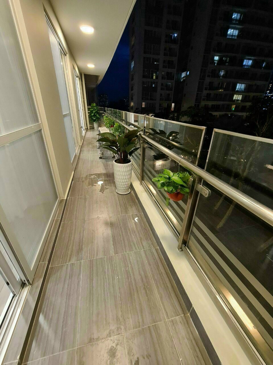 Bán nhanh CHCC Riverpark Residence, DT 134m2, 3 Phòng ngủ, 2 Toilet, đầy đủ nội thất, giá 9ty5 2411726 6