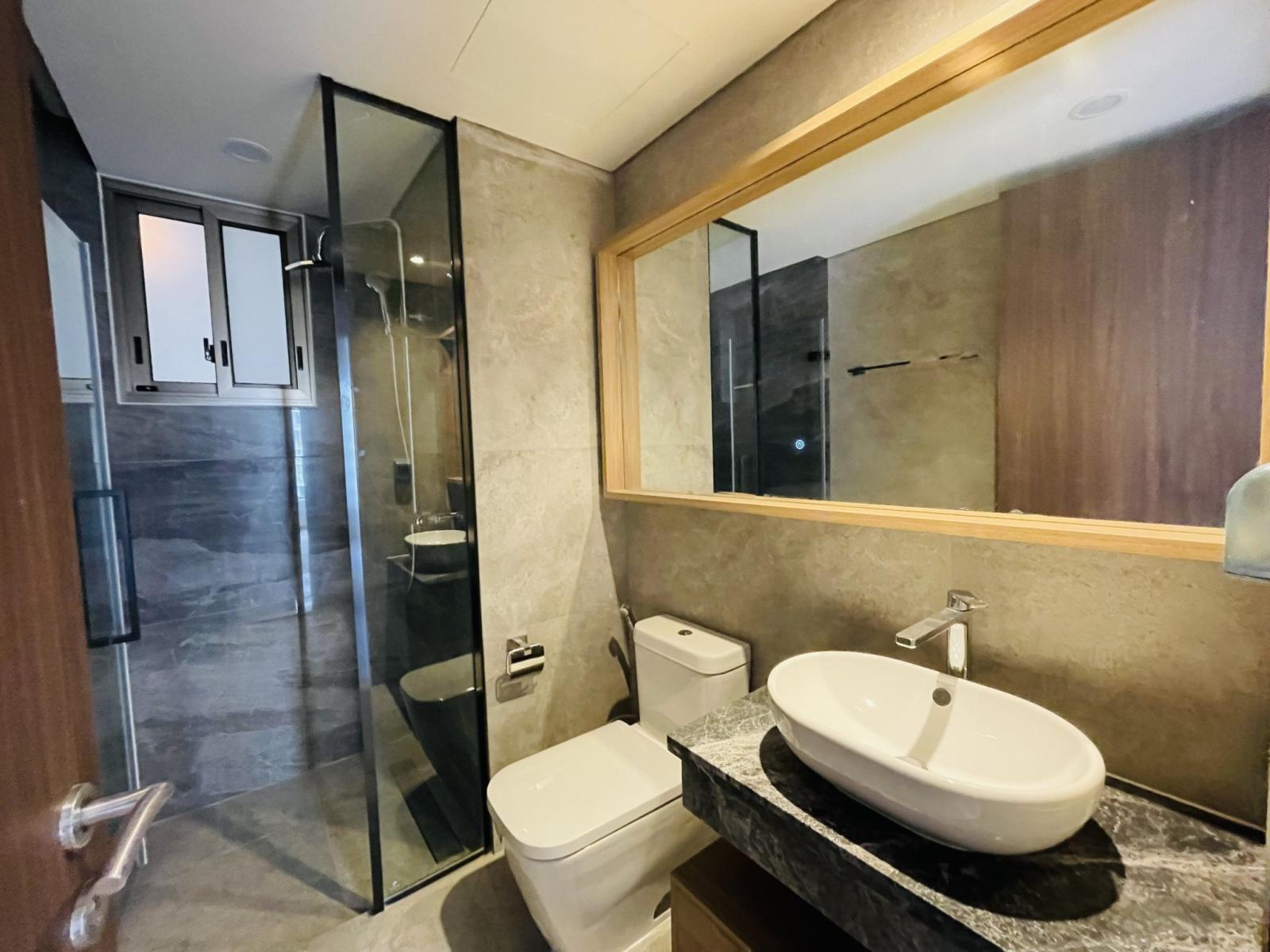 Bán lỗ CHCC M8 Midtown - Phú Mỹ Hưng Quận 7, Diện tích 126m2, căn góc, view đẹp nhiều cây xanh, lầu trung, thiết kế 3PN, 2WC, NTCB, giá bán lỗ 9tỷ9 2411809 2