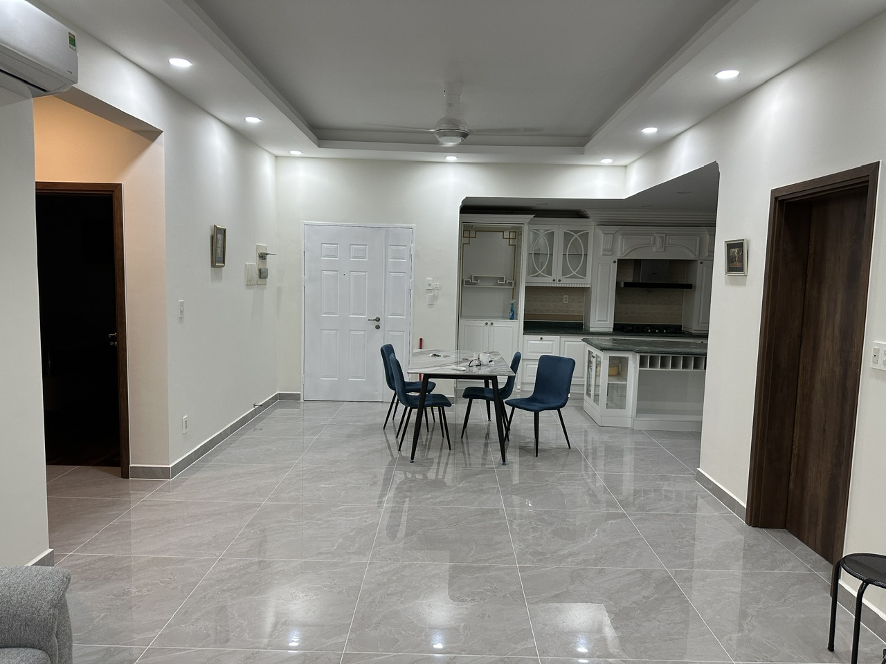 Cho thuê gấp căn hộ cao cấp Riverside Residence, PMH, Q.7 2412181 1