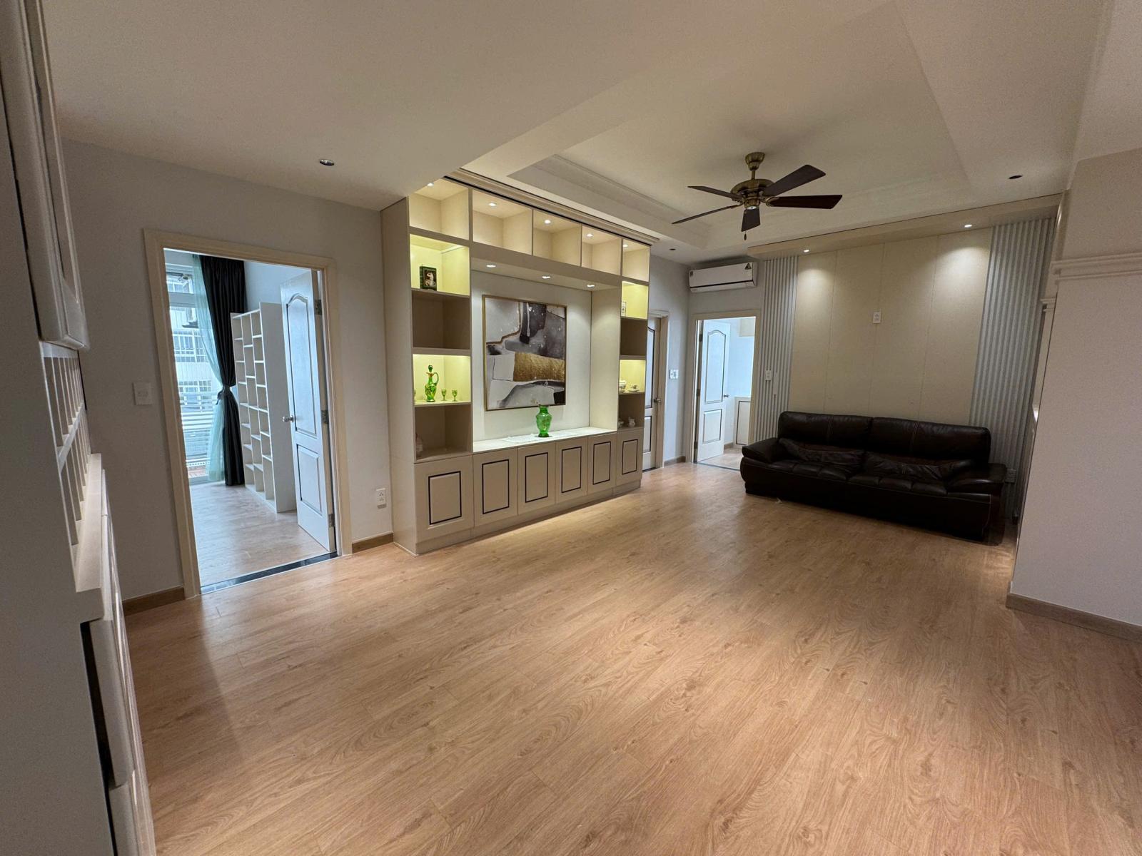 Bán gấp CHCC Riverside Residence, DT 178m2, 3PN, 2WC, Nội thất đầy đủ, giá 15 tỷ 2422140 2